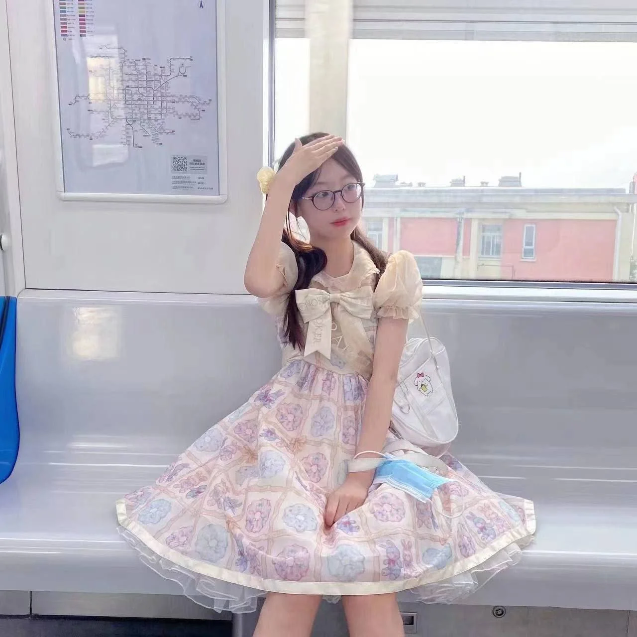 眼镜妹 gallery image